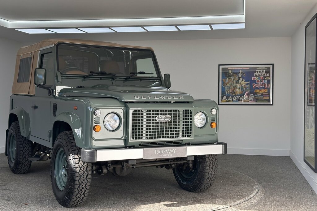 Land Rover Defender 2.2 Soft Top Heritage Green #4