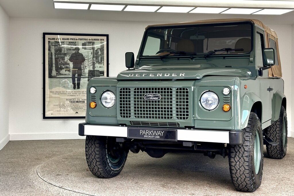 Land Rover Defender 2.2 Soft Top Heritage Green #5