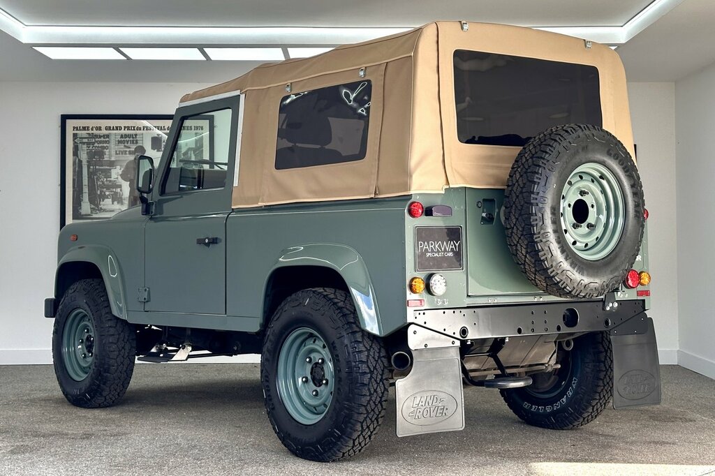 Land Rover Defender 2.2 Soft Top Heritage Green #6