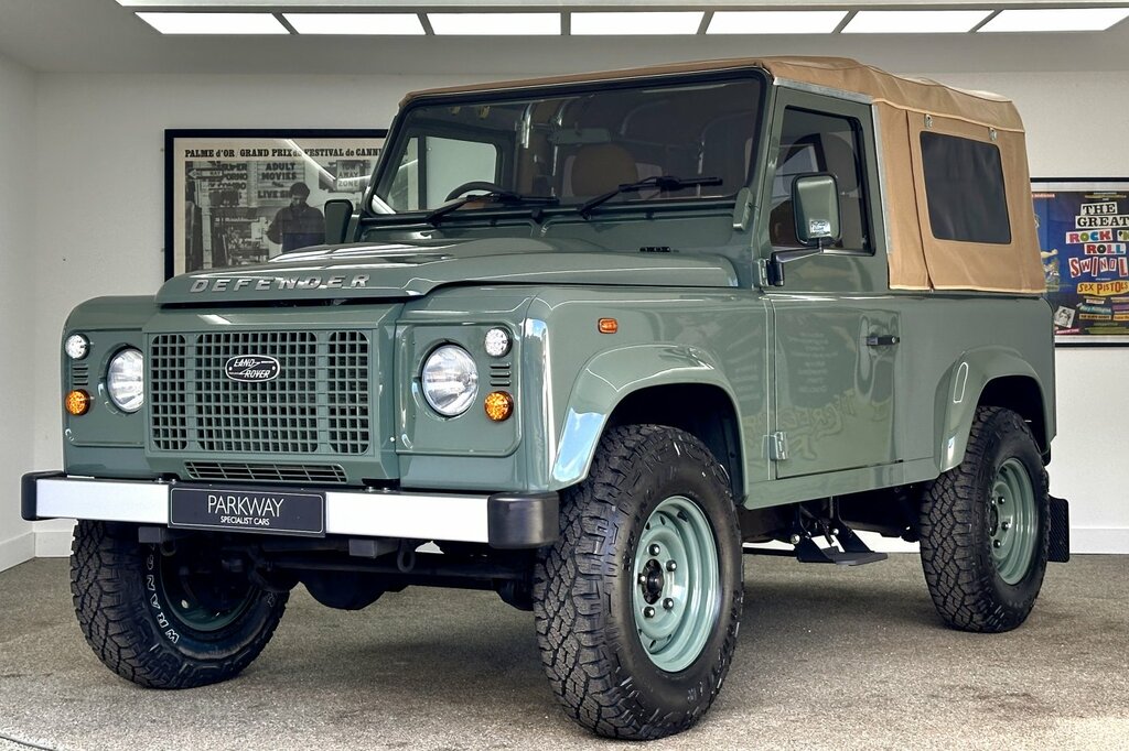Land Rover Defender 2.2 Soft Top Heritage Green #3