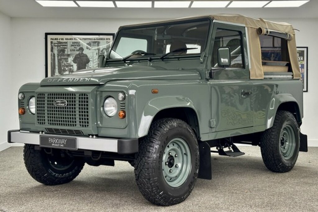 Land Rover Defender 2.2 Soft Top Heritage Green #3