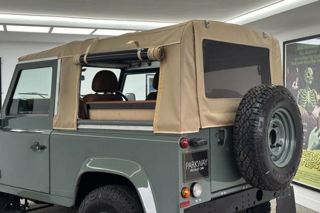 Land Rover Defender 2.2 Soft Top Heritage Green #6