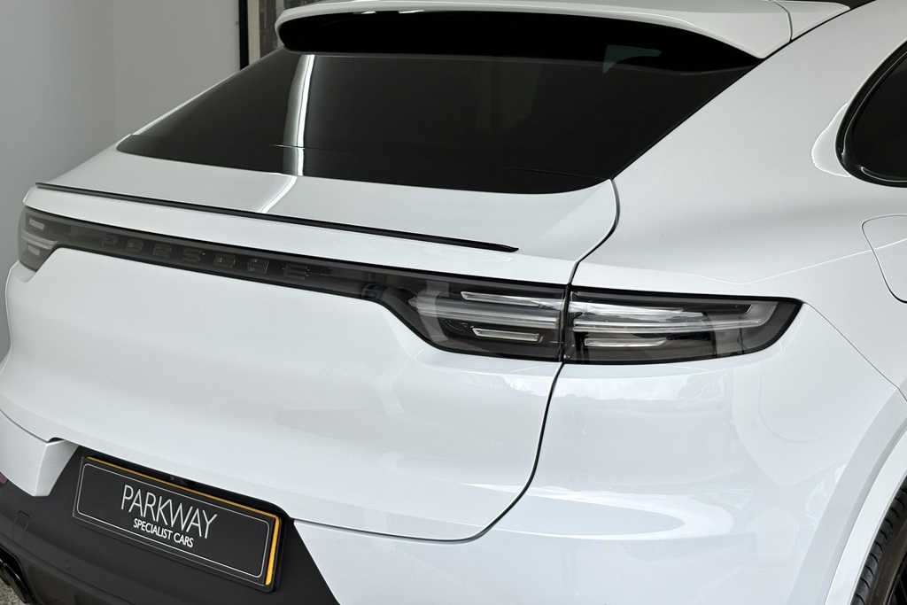 Porsche Cayenne 3.0 V6 E-hybrid Coupe FG69RZN White #2