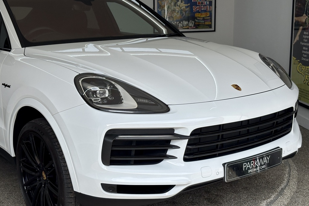 Porsche Cayenne 3.0 V6 E-hybrid Coupe FG69RZN White #3