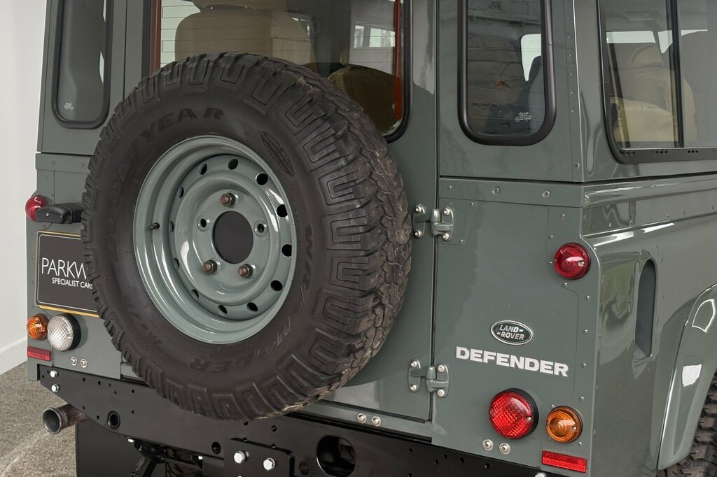 Land Rover Defender 110 110 2.5 Defender 110 Yellow #8