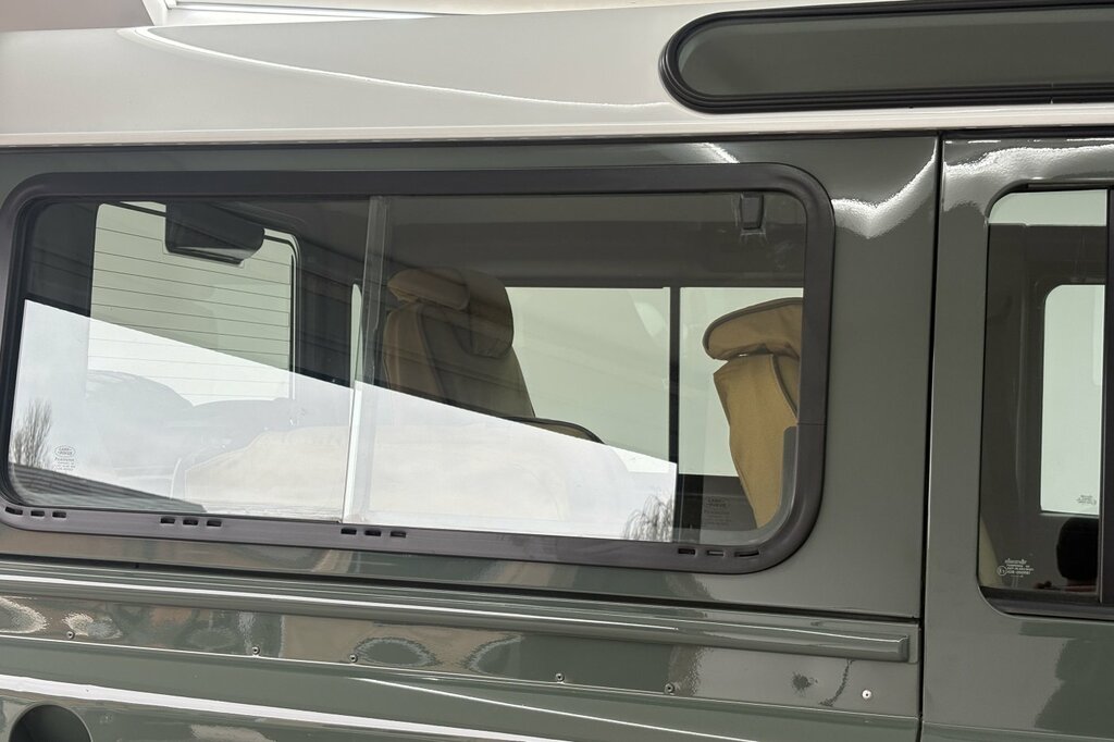 Land Rover Defender 110 110 2.5 Defender 110 Yellow #9