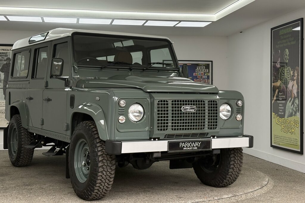 Land Rover Defender 110 110 2.5 Defender 110 Yellow #1