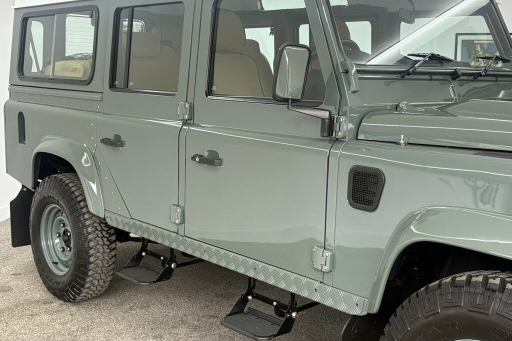 Land Rover Defender 110 110 2.5 Defender 110 Yellow #15