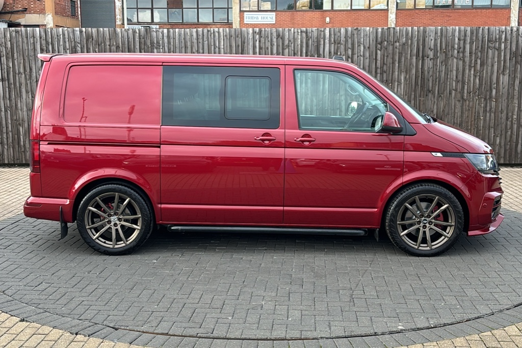 Volkswagen Transporter 2.0 Bitdi 204 Highline Kombi Van 4Motion Dsg 204 CN71WFS Red #4