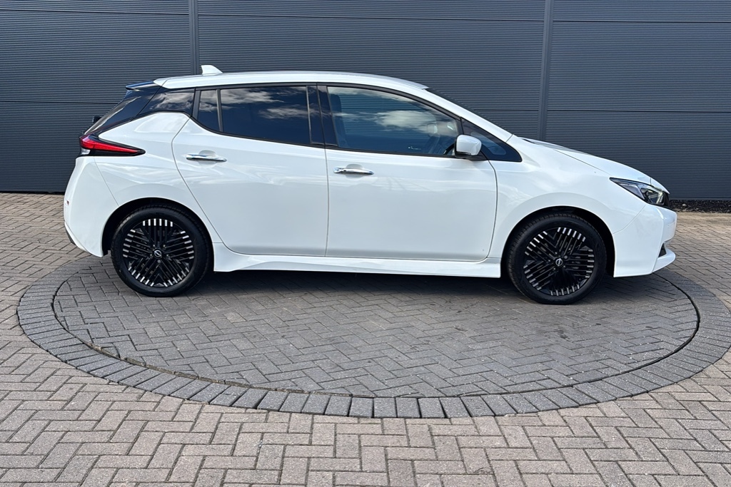 Nissan Leaf 110Kw Shiro 39Kwh 150 Ps White #4