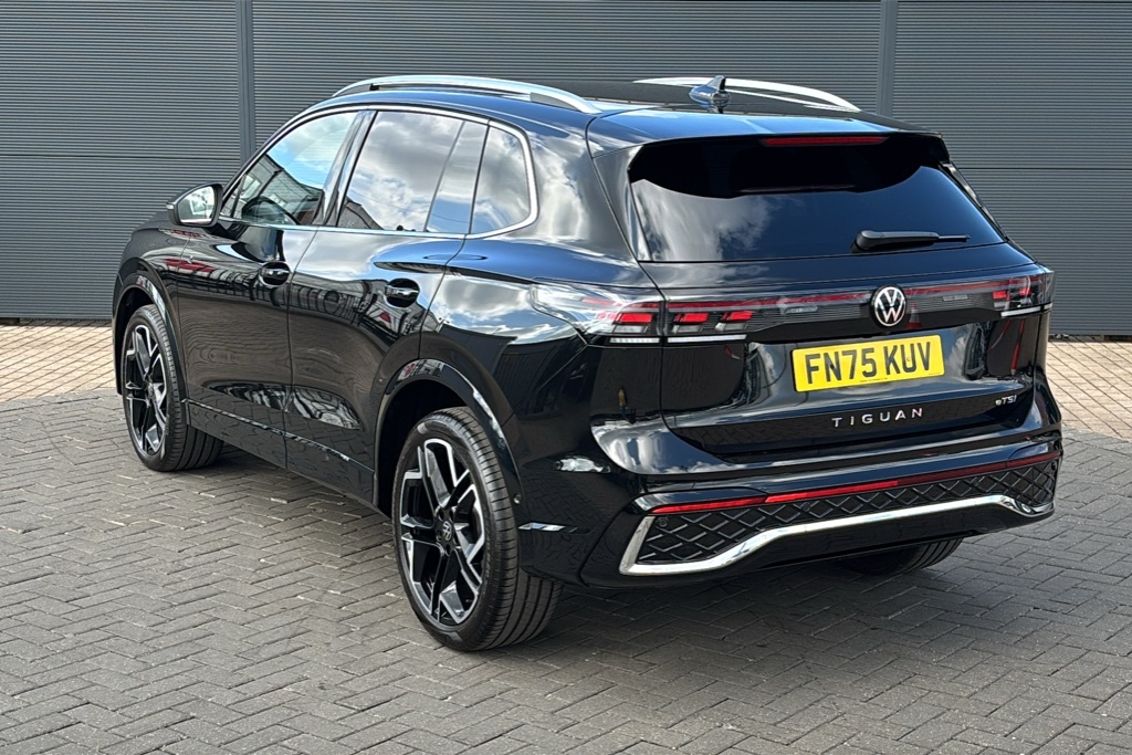 Volkswagen Tiguan 1.5 Etsi 150 R-line Dsg 150 Ps FN75KUV Black #3