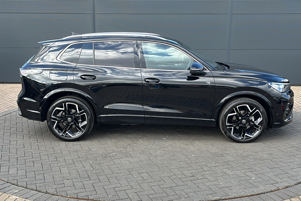 Volkswagen Tiguan 1.5 Etsi 150 R-line Dsg 150 Ps FN75KUV Black #4