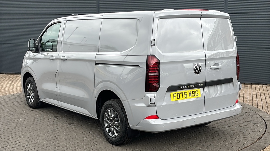 Volkswagen Transporter 2.0 Tdi 150 Commerce Pro Van 150 Ps FD75WBG Black #3