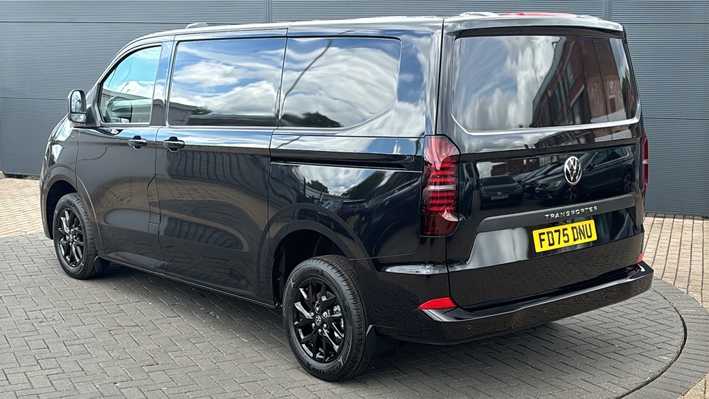 Volkswagen Transporter 2.0 Tdi 150 Commerce Pro Van 150 Ps FD75DNU Black #3