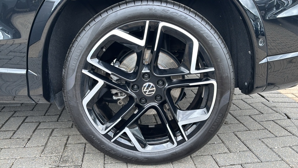 Volkswagen Tiguan 2.0 Tdi R-line Dsg 150 Ps FL75SVF Black #5