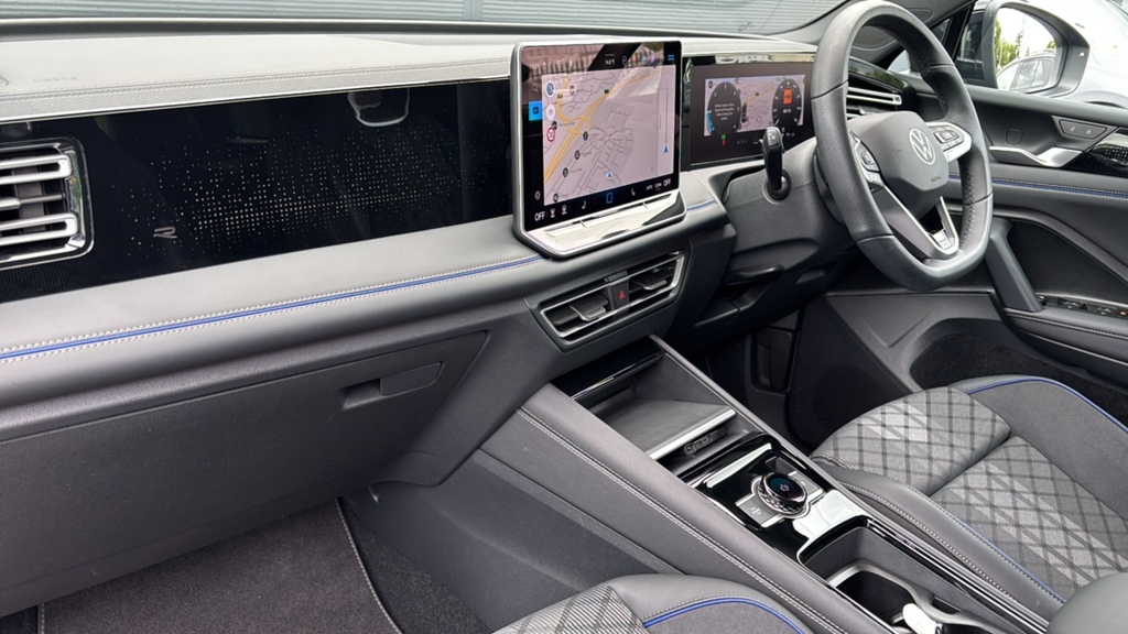 Volkswagen Tiguan 2.0 Tdi R-line Dsg 150 Ps FL75SVF Black #2