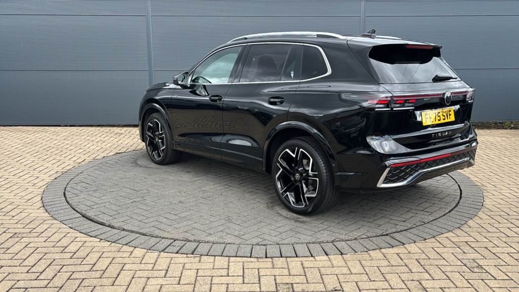 Volkswagen Tiguan 2.0 Tdi R-line Dsg 150 Ps FL75SVF Black #3