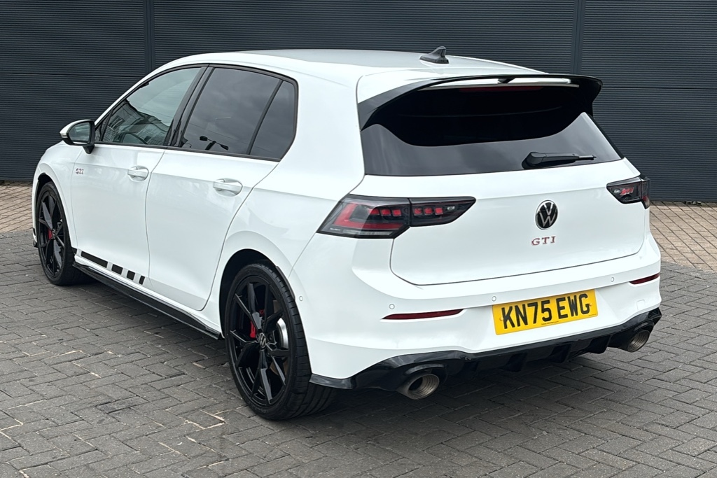 Volkswagen Golf 2.0 Tsi 300 Gti Clubsport Dsg 300 Ps KN75EWG White #3