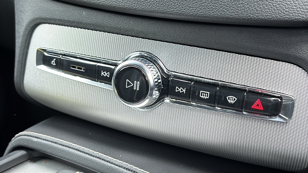 Volvo XC90 2L Momentum Blue #24