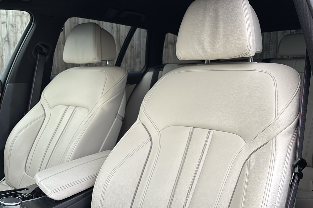 BMW 5 Series 530E M Sport White #12