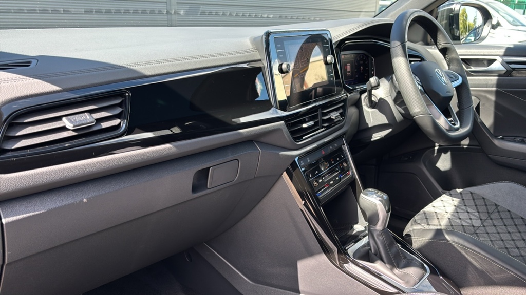 Volkswagen T-Roc 1.5 Tsi Black Edition Plus Dsg 150 Ps Black #2
