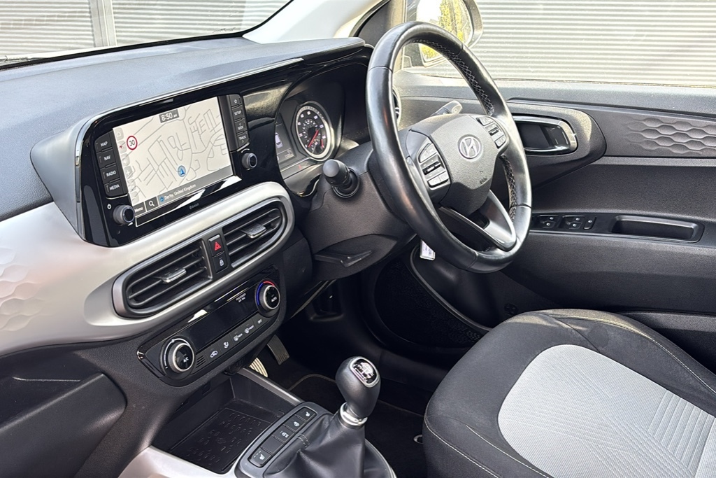 Hyundai I10 1.2 Premium Nav 84 Ps Black #2