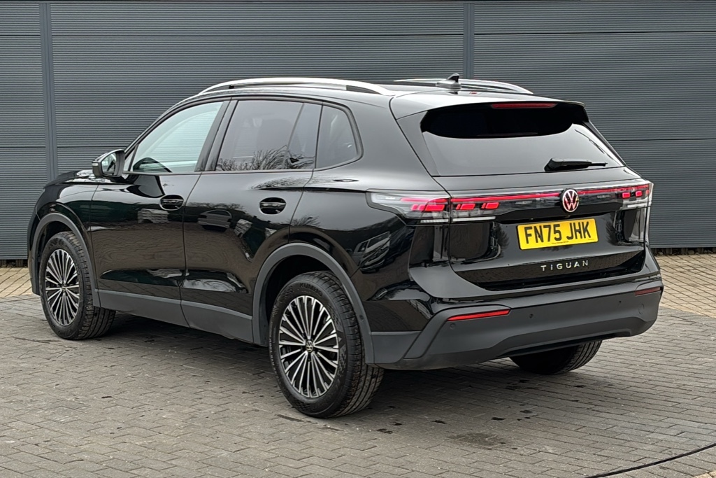 Volkswagen Tiguan 2.0 Tdi Match Dsg 150 Ps FN75JHK Black #3