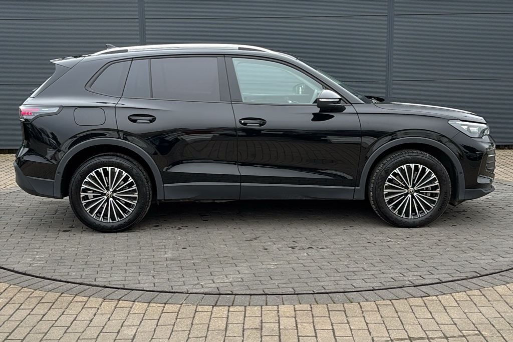 Volkswagen Tiguan 2.0 Tdi Match Dsg 150 Ps FN75JHK Black #4