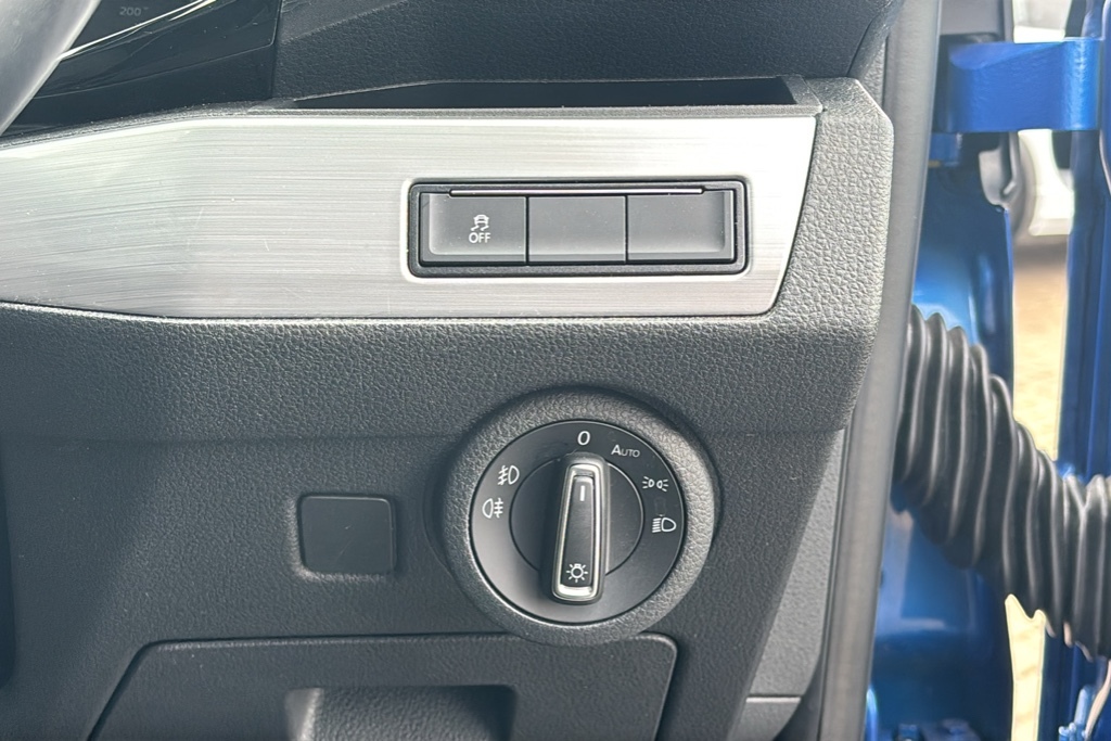 Volkswagen Caravelle  Blue #17