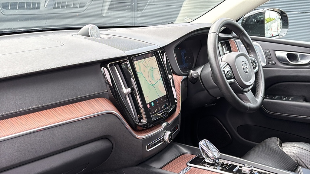 Volvo XC60 2.0 B5p Ultimate Dark Awd Geartronic 250 Ps Grey #2