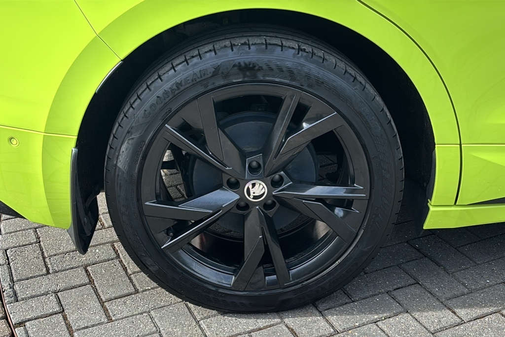Skoda ENYAQ 220Kw Vrs 82Kwh 4X4 299 Ps Green #5