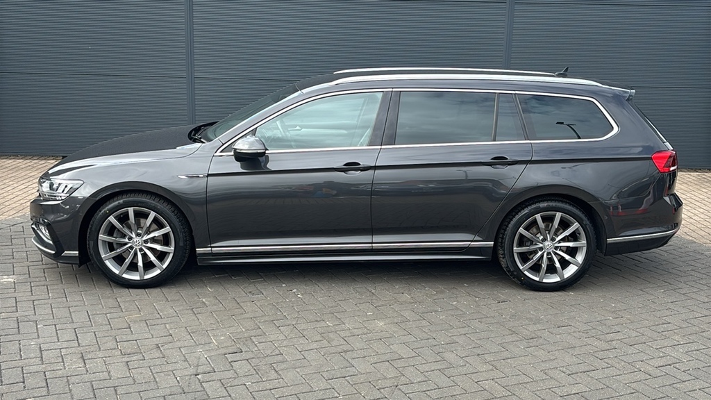 Volkswagen Passat Gte Advance White #12