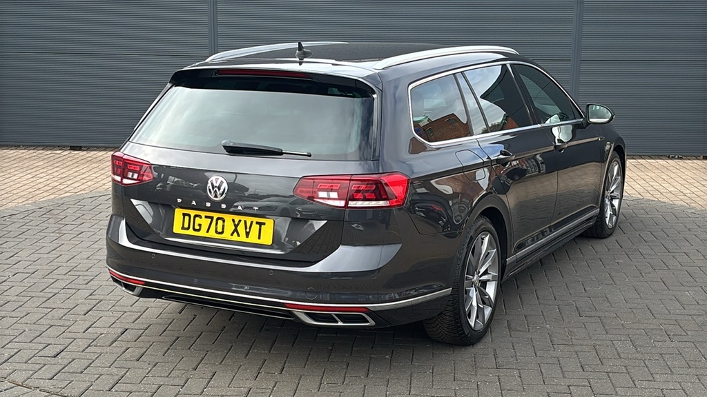 Volkswagen Passat Gte Advance White #14