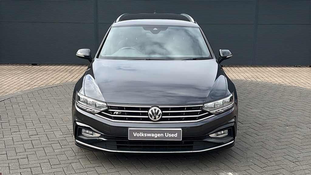 Volkswagen Passat Gte Advance White #7