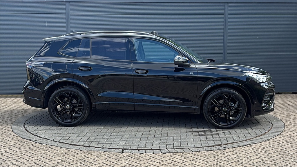 Volkswagen Tiguan 1.5 Etsi 150 R-line Dsg 0 Ps Black #4