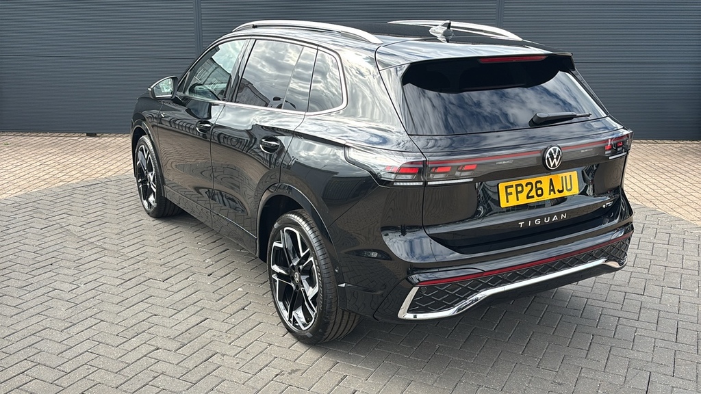 Volkswagen Tiguan 1.5 Etsi 150 R-line Dsg 150 Ps Black #3
