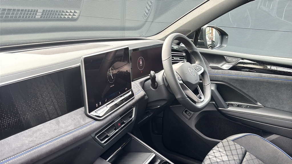 Volkswagen Tiguan 1.5 Etsi 150 R-line Dsg 150 Ps Black #2