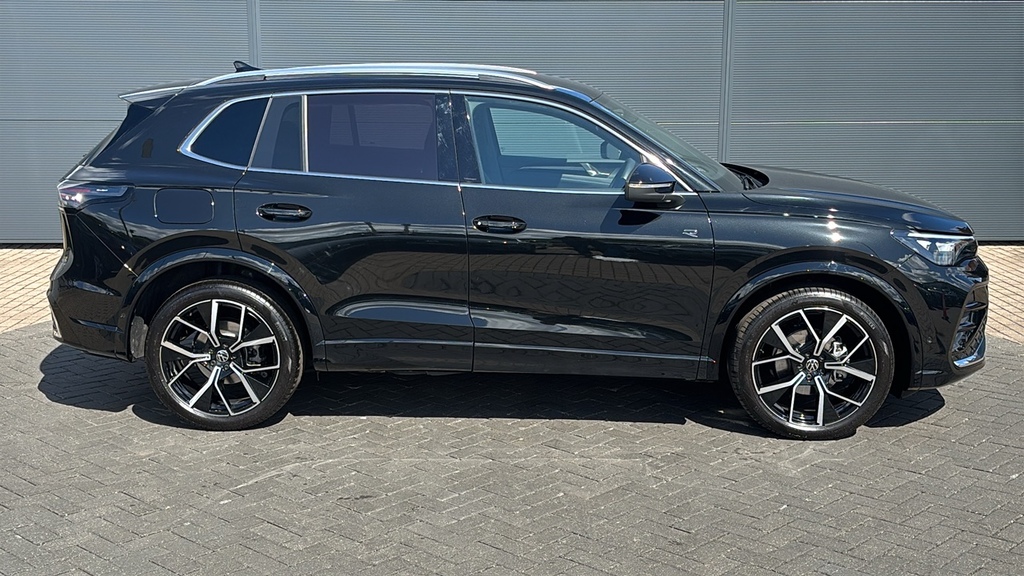 Volkswagen Tiguan 1.5 Etsi 150 R-line Dsg 0 Ps Black #4