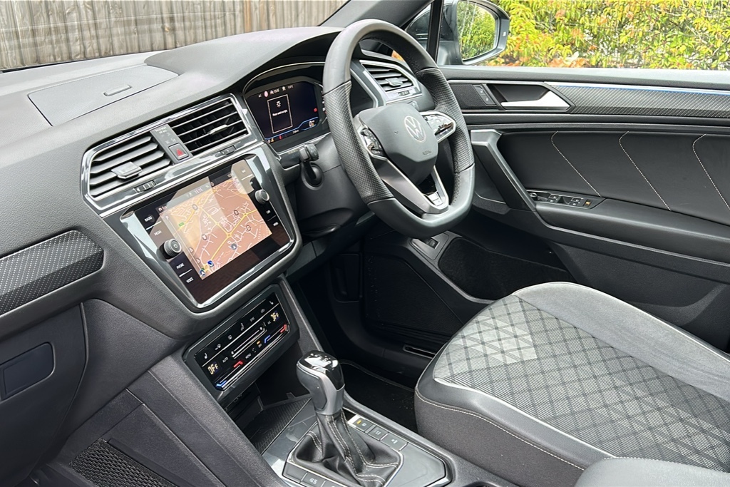 Volkswagen Tiguan Allspace 2.0 Tdi R-line Dsg 150 Ps Black #2