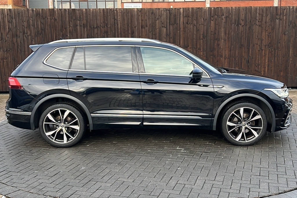 Volkswagen Tiguan Allspace 2.0 Tdi R-line Dsg 150 Ps Black #4