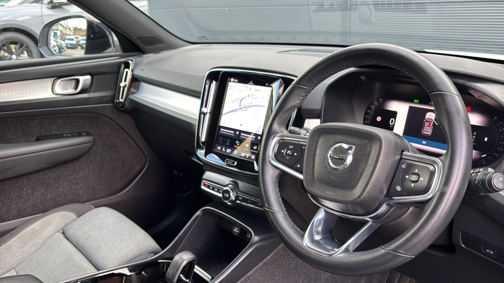 Volvo XC40 2.0 B4p Plus Dark Awd 197 Ps White #6