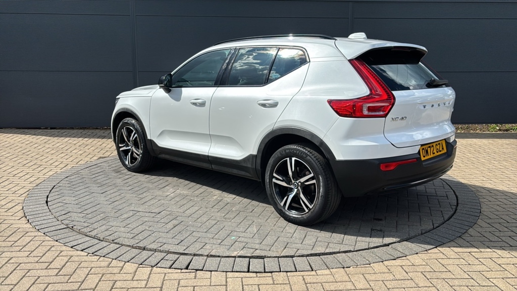 Volvo XC40 2.0 B4p Plus Dark Awd 197 Ps White #3