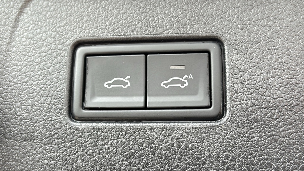 Volkswagen Passat Gte Grey #19