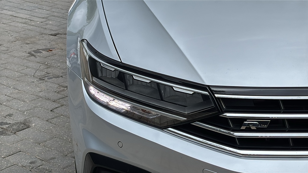 Volkswagen Passat Gte Grey #15