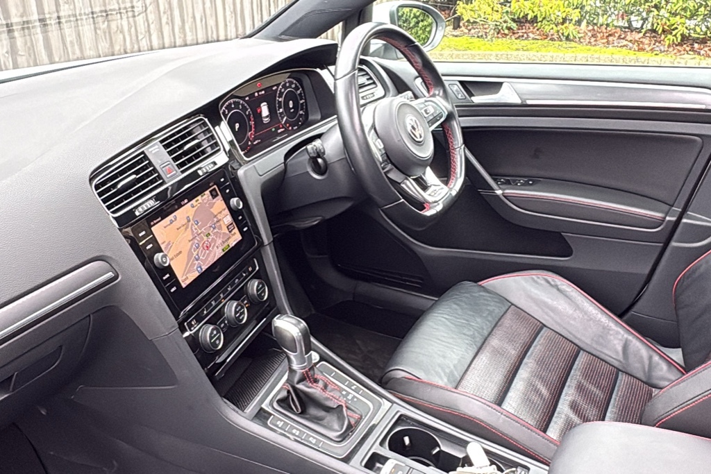 Volkswagen Golf 2.0 Tsi Gti Dsg 230 Ps White #2