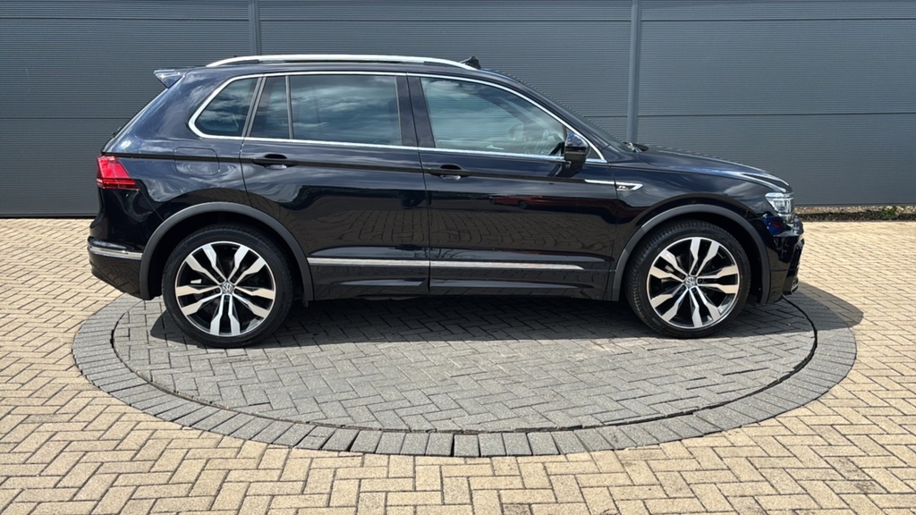 Volkswagen Tiguan 2.0 Tdi 150 R-line Dsg 150 Ps Black #4