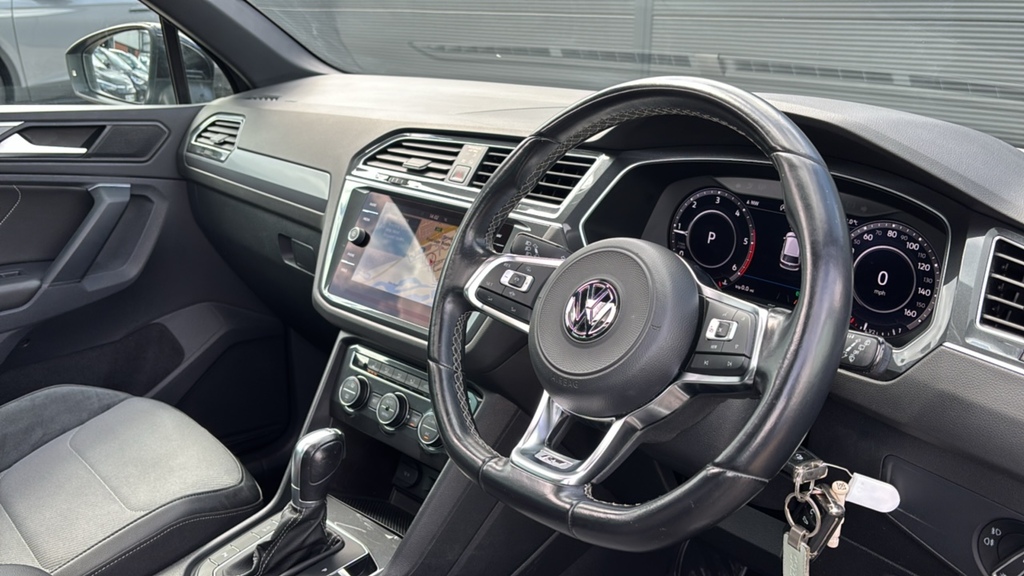 Volkswagen Tiguan 2.0 Tdi 150 R-line Dsg 150 Ps Black #6