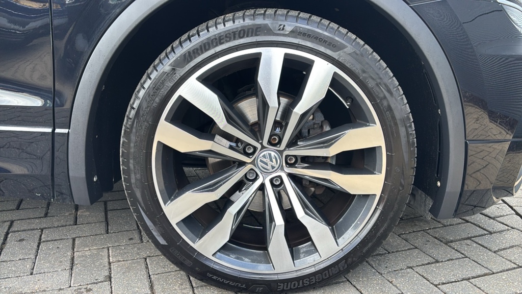 Volkswagen Tiguan 2.0 Tdi 150 R-line Dsg 150 Ps Black #5