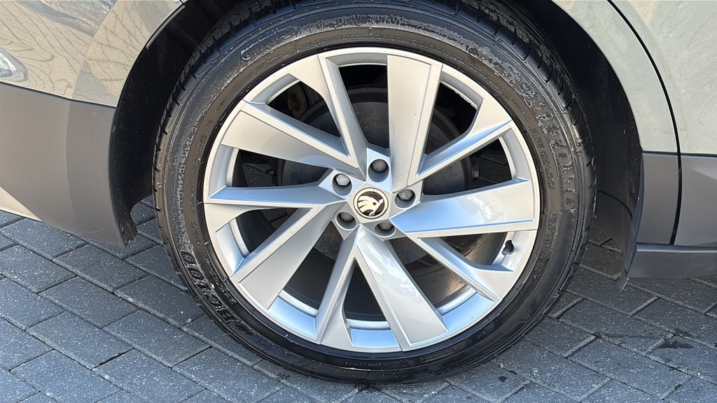 Skoda ENYAQ 150Kw 80 Ecosuite 82Kwh 204 Ps Grey #5