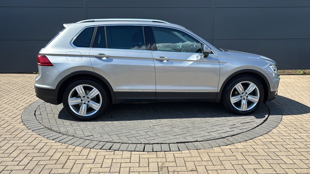 Volkswagen Tiguan 2.0 Tsi 230 4Motion Sel Dsg White #4
